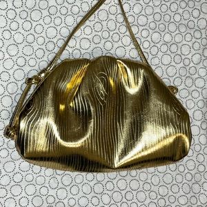 Gold cutch. Excellent condition. Worn once.